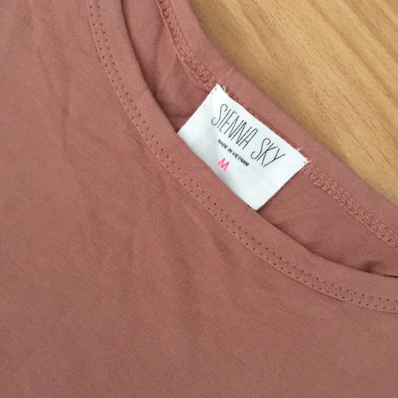 Beautiful blouse - Picture 4 of 5